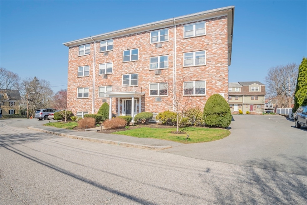 59 Prospect St unit B4, Marblehead, MA 01945 - photo 1