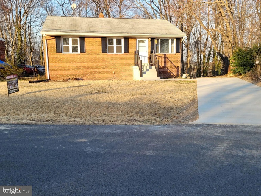 16005 Crest Dr, Woodbridge, VA 22191 - photo 1