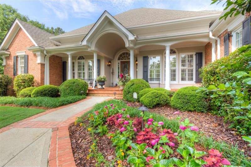 This elegant and welcoming entrance sets the stage