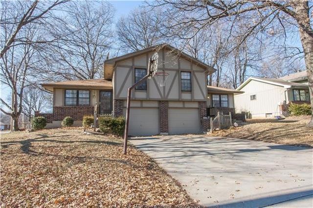 5438 Farley Ln, Shawnee, KS 66203 - photo 1