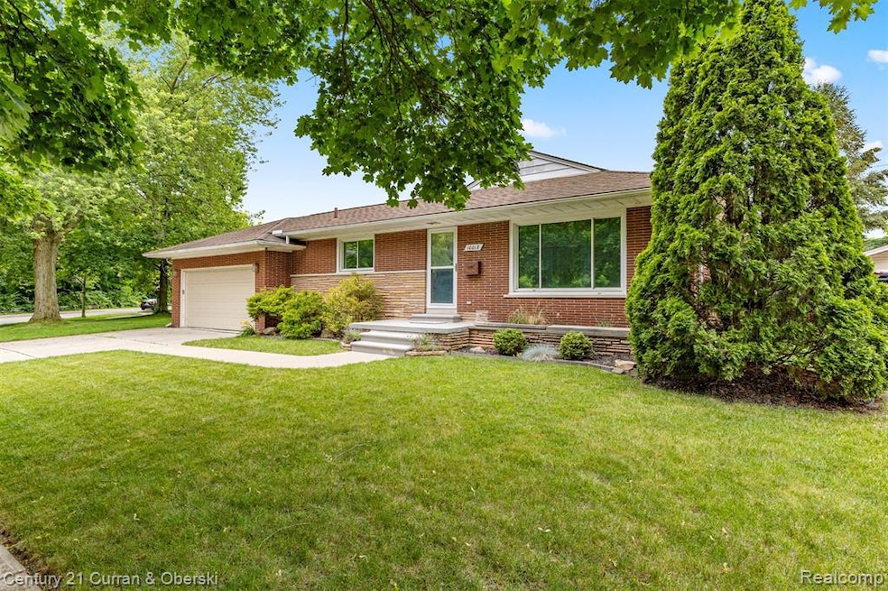 10018 Manor Ave, Allen Park, MI 48101 - photo 1