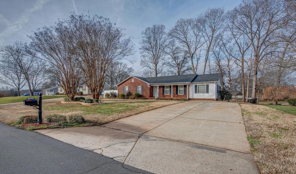 201 Hughey Dr, Gastonia, NC 28056 - photo 1