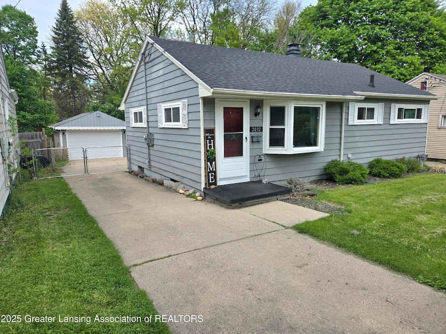 2032 Hillcrest St, Lansing, MI 48910 - photo 1