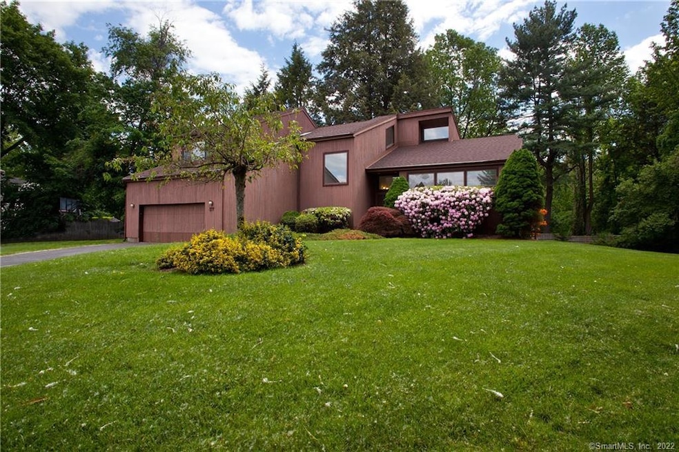 37 Hatheway Dr, West Hartford, CT 06107 - photo 1