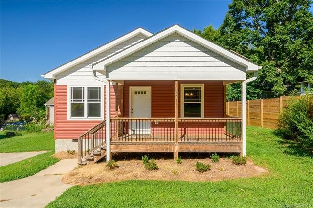 Welcome home to 156 Johnston Blvd!