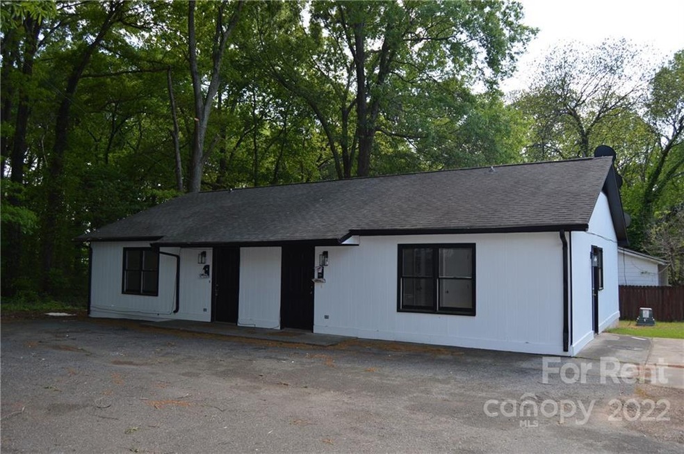 647 W Sharpe St, Statesville, NC 28677 - photo 1