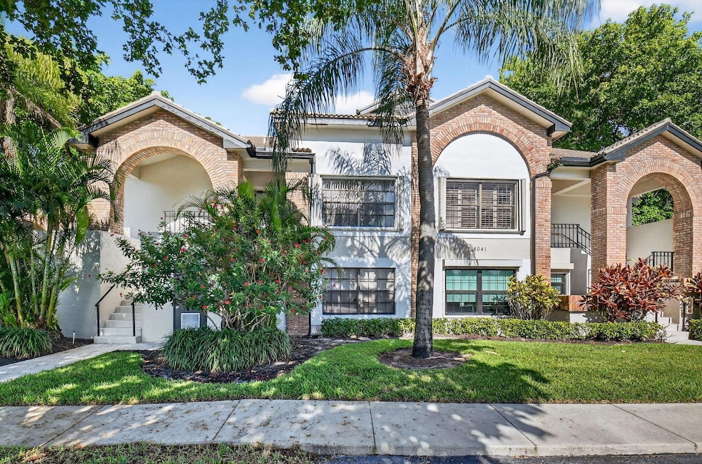 8041 Aberdeen Dr unit 202, Boynton Beach, FL 33472 - photo 1