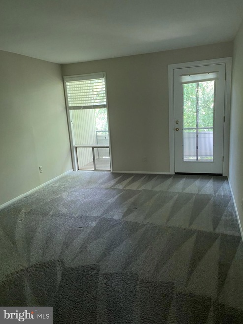 7527 Spring Lake Dr, Bethesda, MD 20817 - photo 1