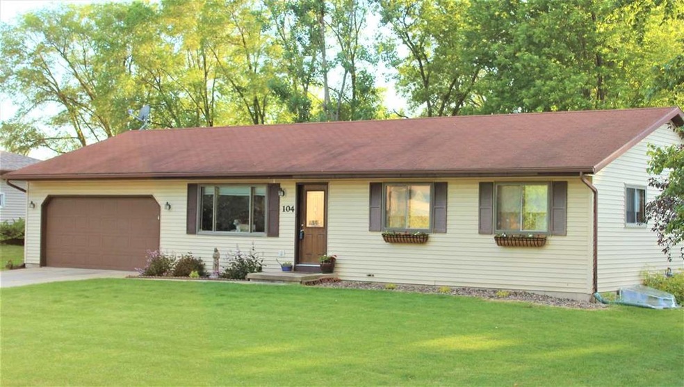 104 Shoo St, Brooklyn, WI 53521 - photo 1