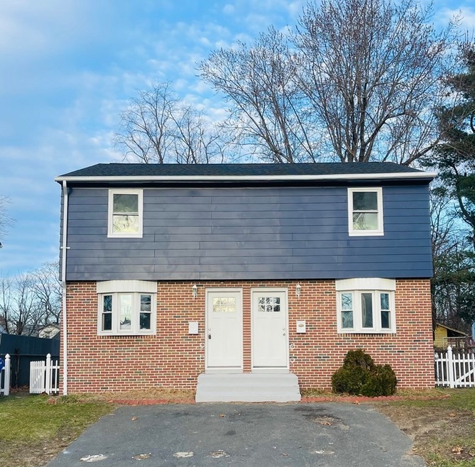 105 Parallel St unit 107, Springfield, MA 01104 - photo 1