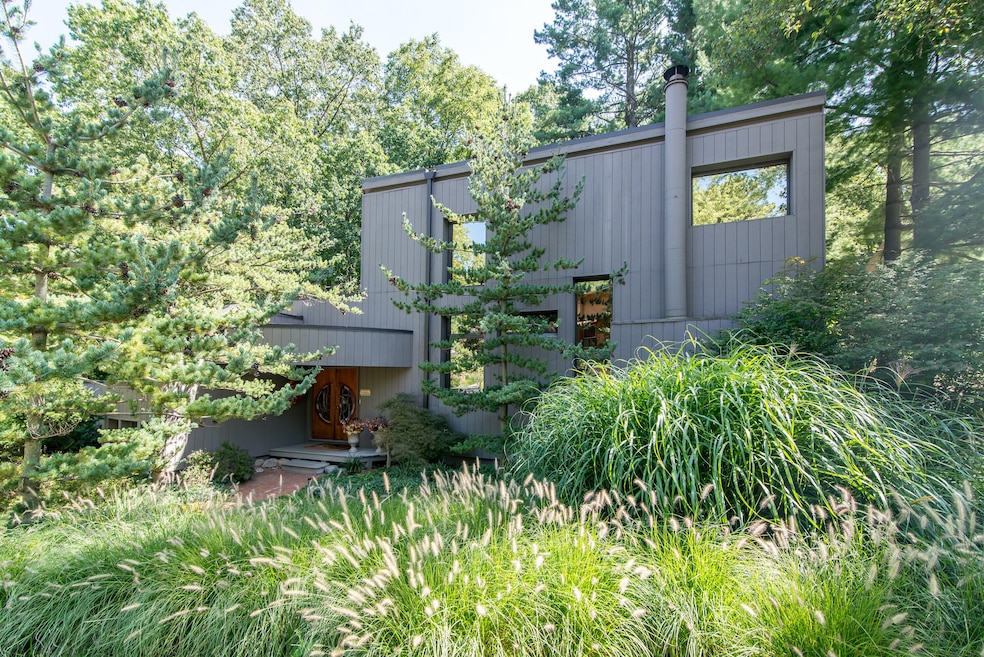 Sold $1,084,000 • Co-Listing Agent