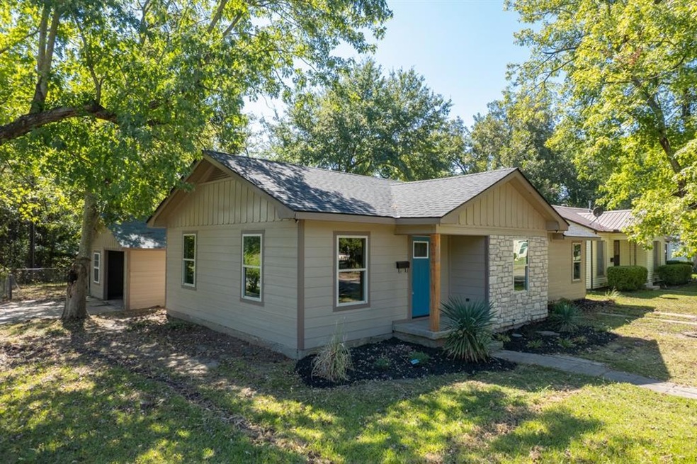 256 E Boyd St, Bonham, TX 75418 - photo 1