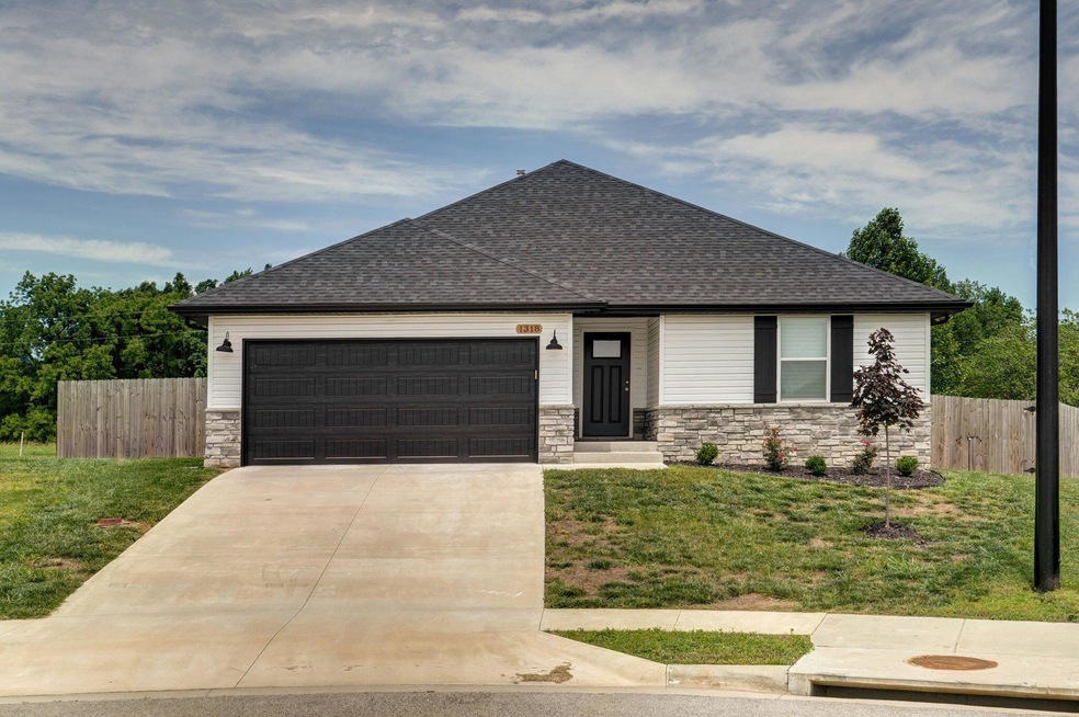 1318 S Barnard Ct, Republic, MO 65738 - photo 1