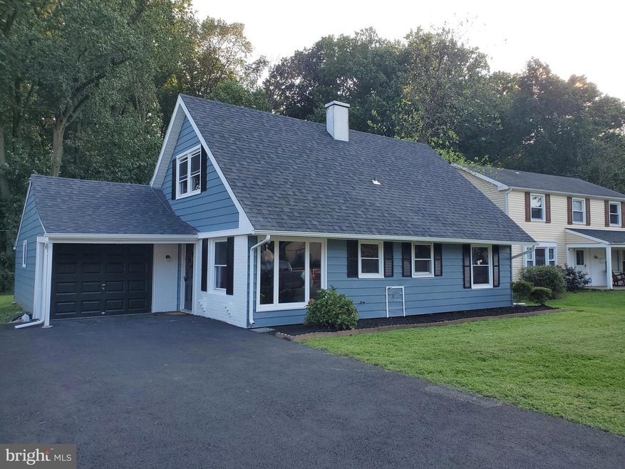 47 Plumtree Ln, Willingboro, NJ 08046 - photo 1