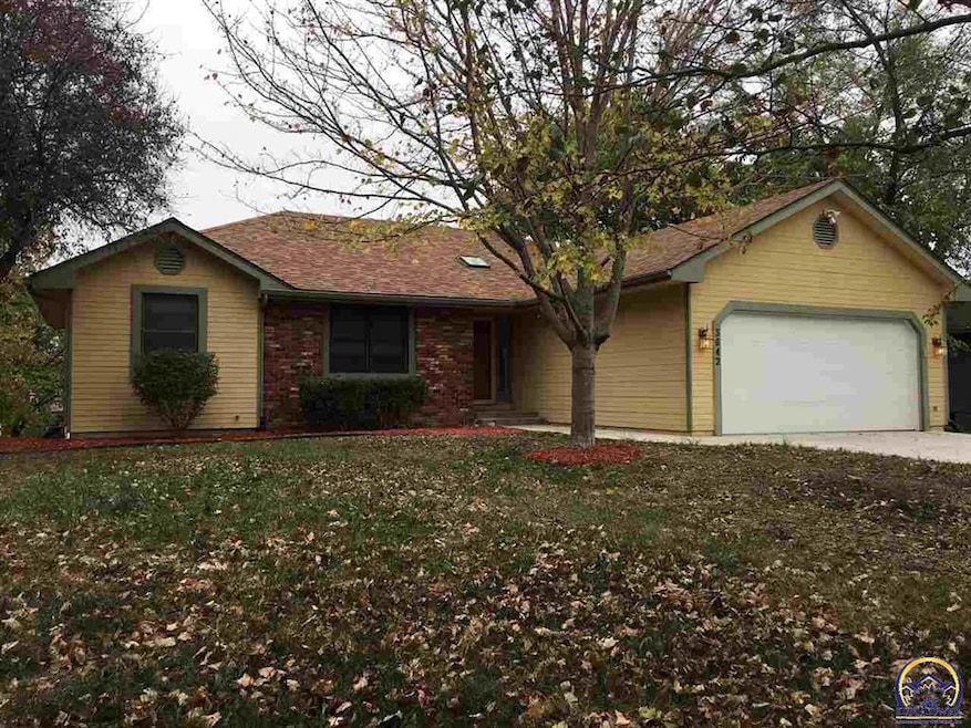 3642 SW Skyline Pkwy, Topeka, KS 66614 - photo 1