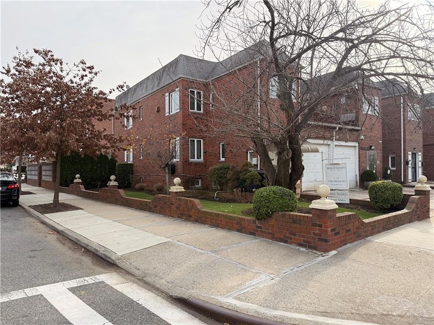 For Sale $1,095,000 • Co-Listing Agent