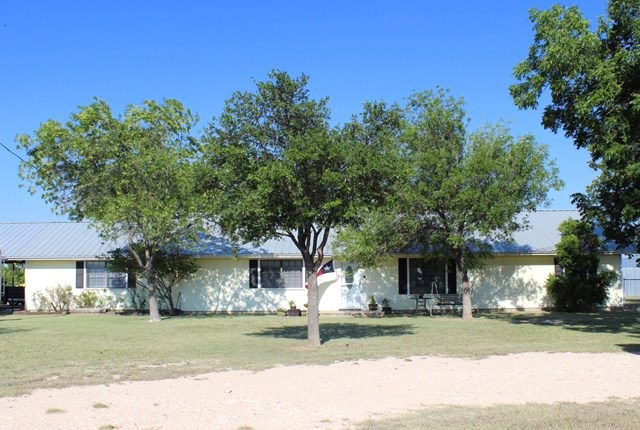 10542 Twin Lakes Ln, San Angelo, TX 76904 - photo 1