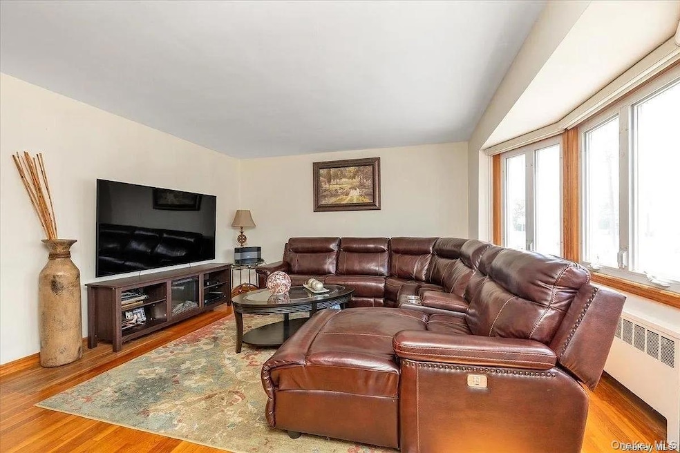 59 W Fenimore St, Valley Stream, NY 11580 - photo 1