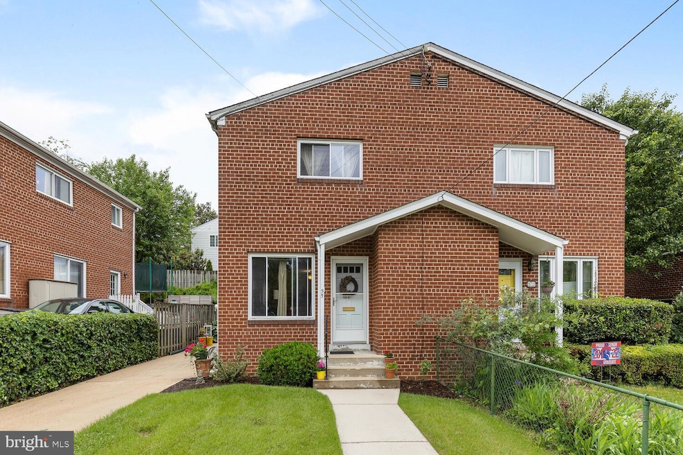 55 E Taylor Run Pkwy, Alexandria, VA 22314 - photo 1