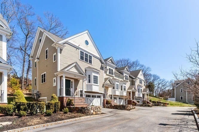 Sold $915,000 • Co-Listing Agent