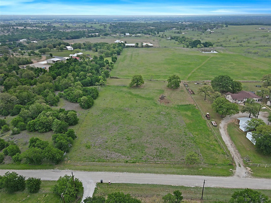 209 Dixie Rd, Hudson Oaks, TX 76087 - photo 1