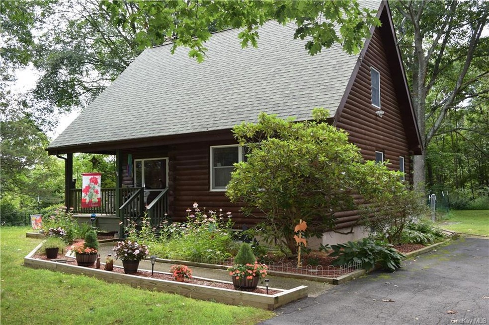 814 Orchard Dr, Wallkill, NY 12589 - photo 1