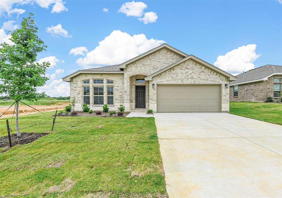 1404 Quail Creek Dr, Cleburne, TX 76033 - photo 1