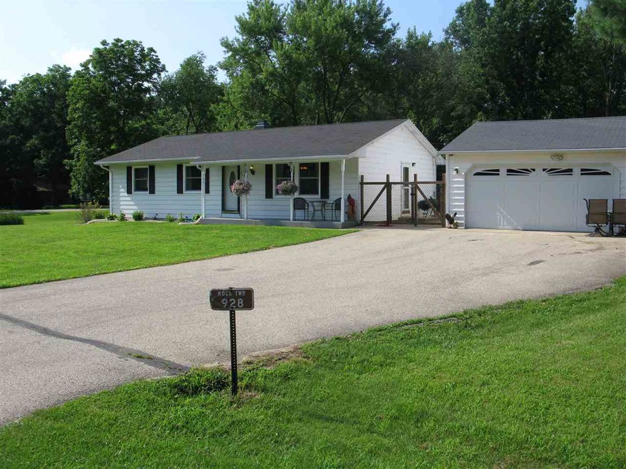 928 W Sunny Ln, Janesville, WI 53546 - photo 1