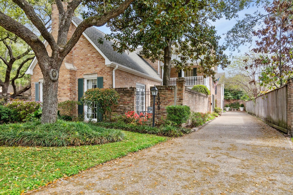 1907 is tucked behind 1905 which makes it feel very private.