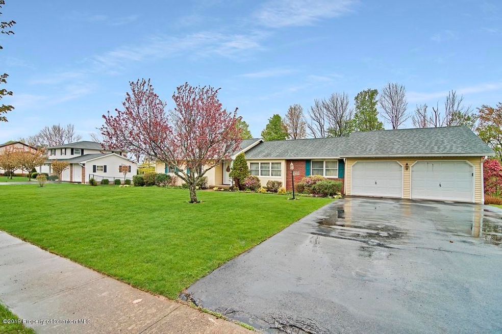 925 Clearview Rd, Moscow, PA 18444 - photo 1