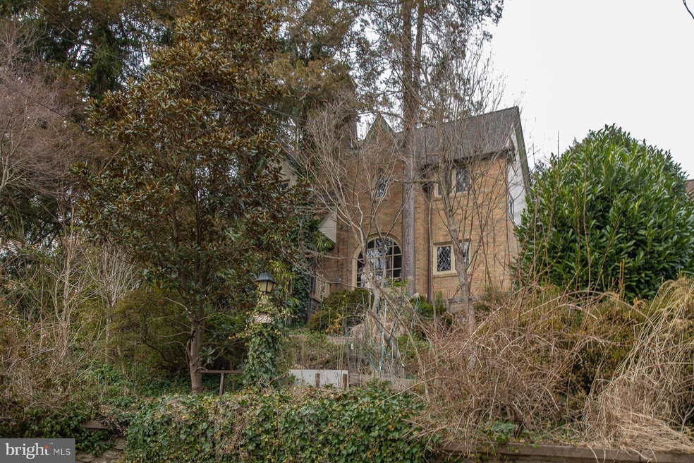 724 E Manoa Rd, Havertown, PA 19083 - photo 1