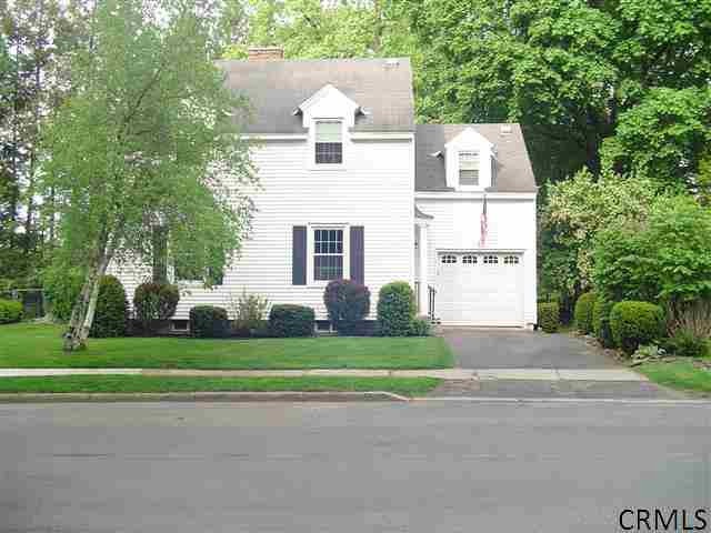 33 Knickerbocker Rd, Schenectady, NY 12302 - photo 1