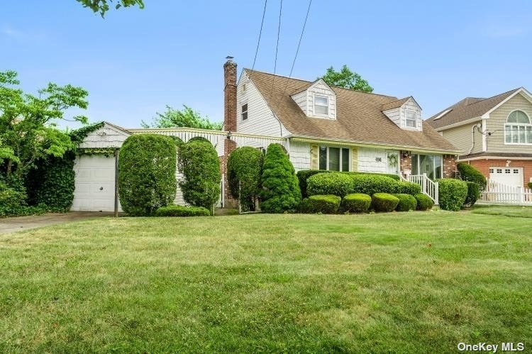 490 Kent Ct, Oceanside, NY 11572 - photo 1