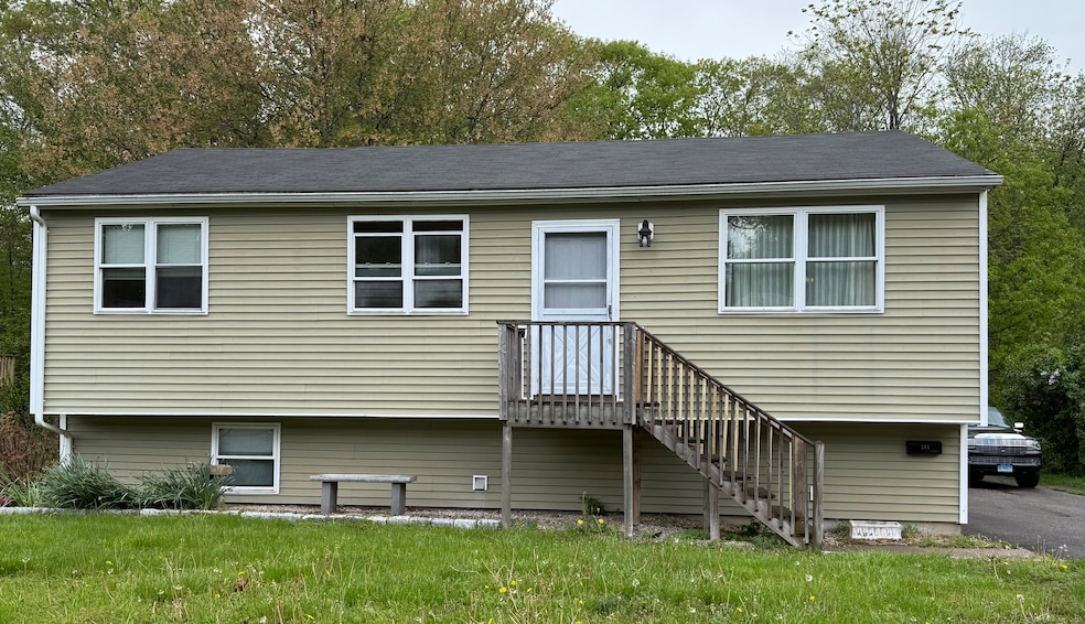 211 Roanoak Ave, Willimantic, CT 06226 - photo 1