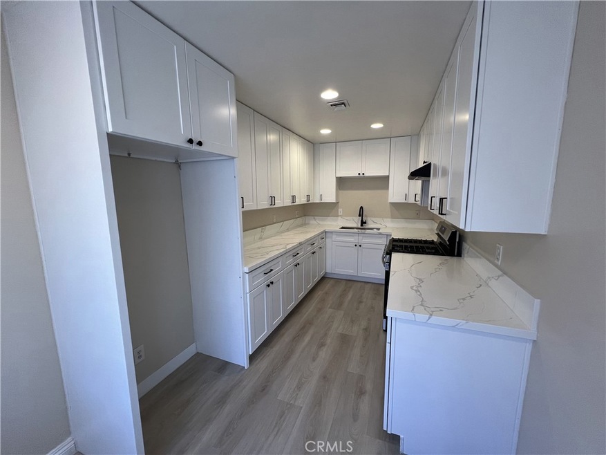 40 Paradise Valley N unit 111, Carson, CA 90745 - photo 1