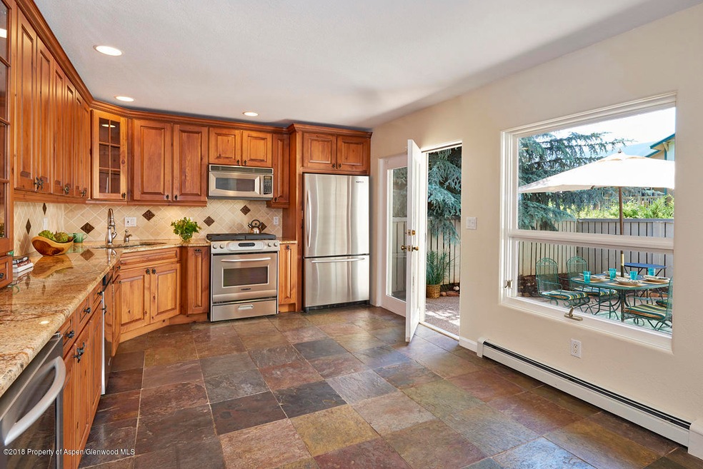 KITCHEN & PATIO