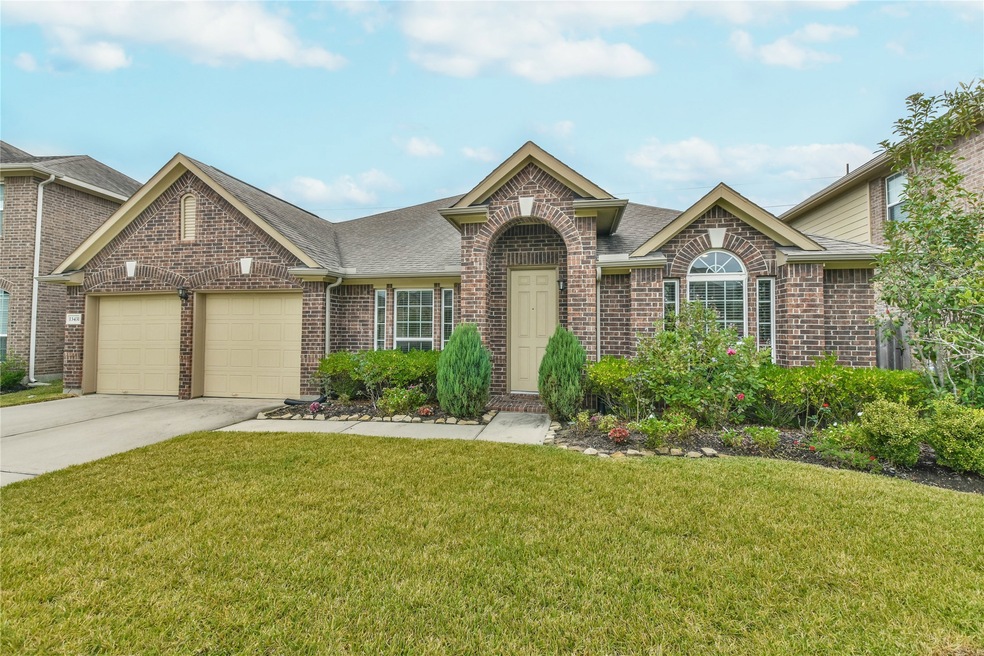 Well Updated 1 Story backing to Green-Belt.  No Back Door Neighbors. Flex room can be Study, Media Room, Gameroom or Kids Play area.