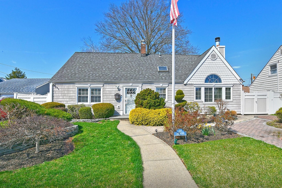 65 Meadow Ln, Levittown, NY 11756 - photo 1