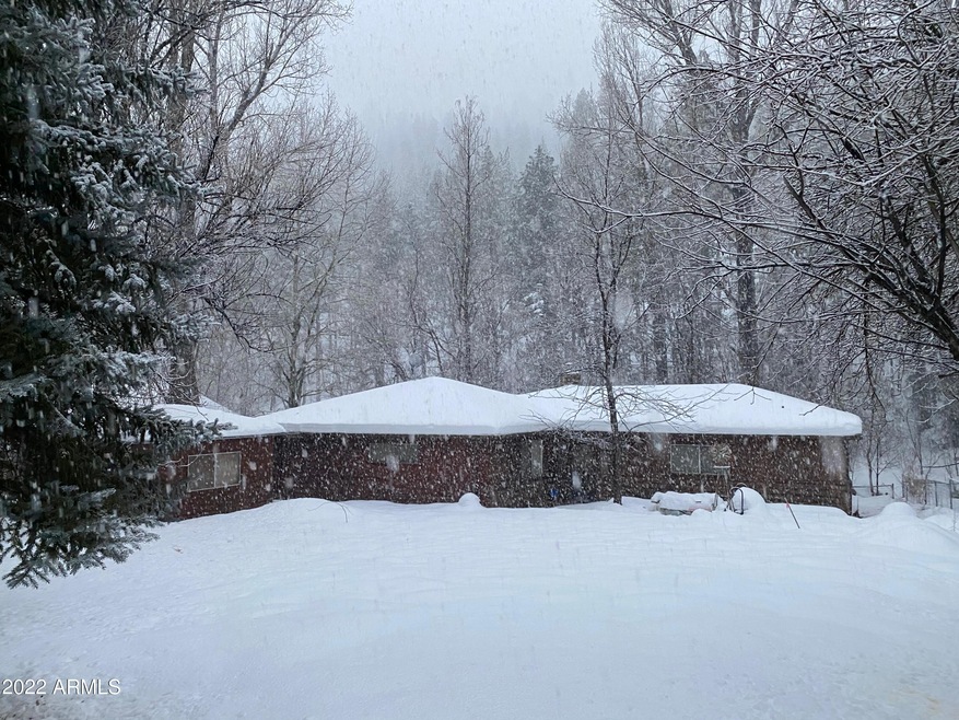 692 A Cabin For All Seasons