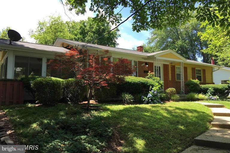 8327 Cottage St, Vienna, VA 22180 - photo 1