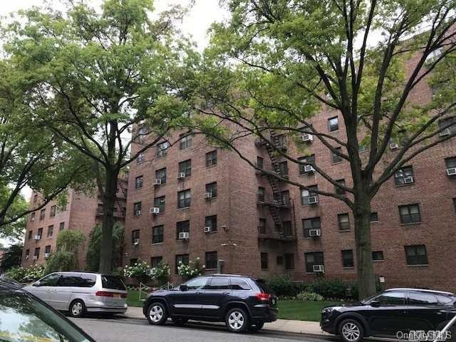 87-19 204th St unit A31, Hollis, NY 11423 - photo 1