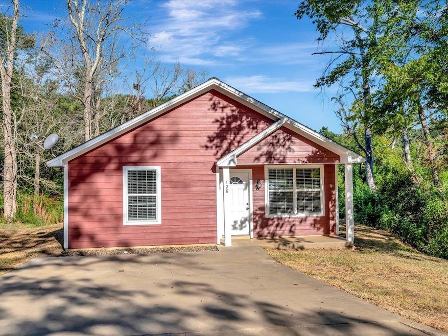 128 Scarborough Rd, Nacogdoches, TX 75961 - photo 1