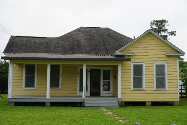 2720 5th St, Bay City, TX 77414 - photo 1