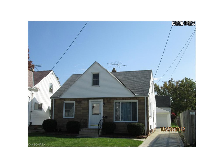Front elevation of the stone and vinyl sided 3-bed