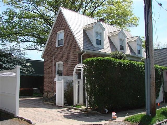 Exceptional Restored Brick English Cottage/Cape wi