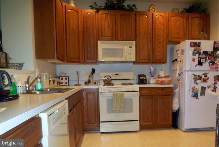 13984 Chelmsford Dr, Gainesville, VA 20155 - photo 1