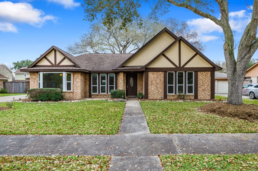 2326 Harwell Cir, Alvin, TX 77511 - photo 1