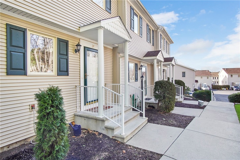 165 Holland St unit 24, Cranston, RI 02920 - photo 1