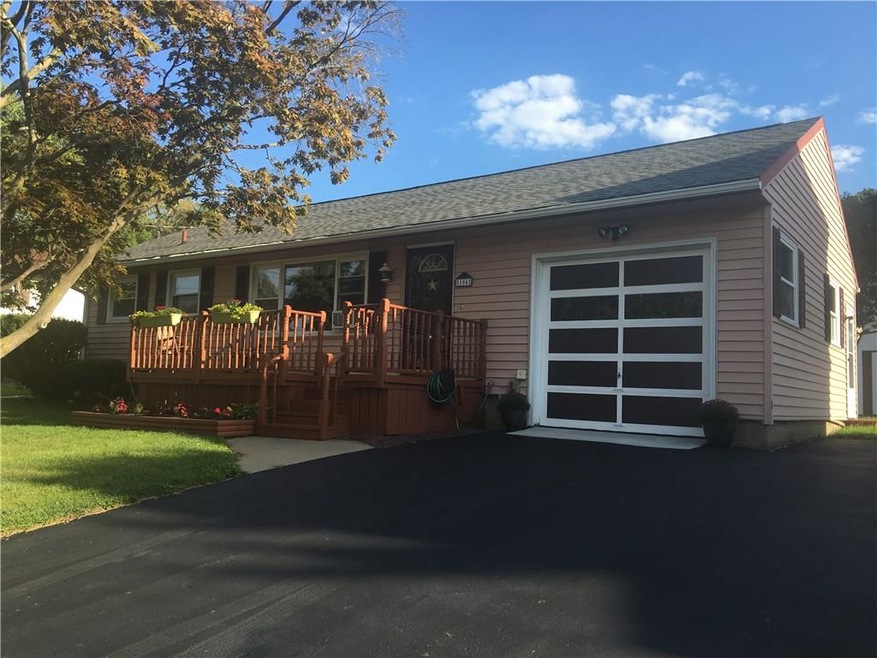 BEAUTIFUL VINYL SIDED RANCH HOME WITH LARGE FRONT 