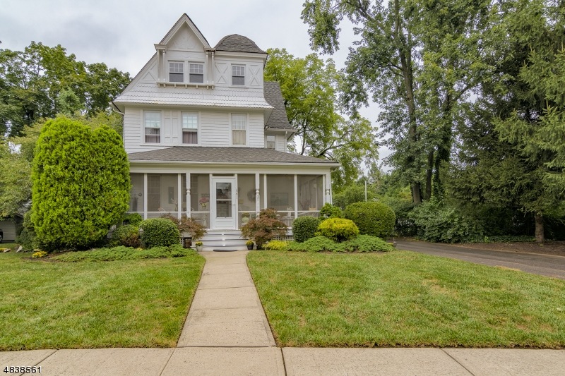 561 Wahnetah Dr, Bound Brook, NJ 08805 - photo 1